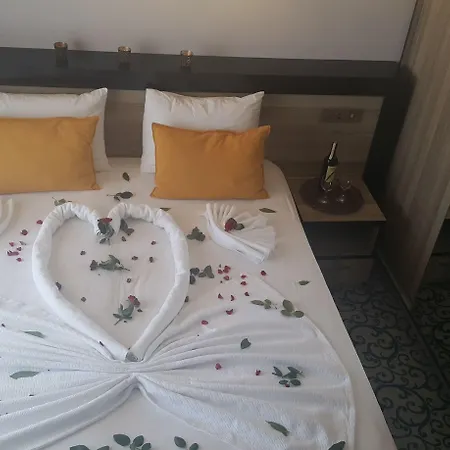 Elisa Hotel Ayvalı